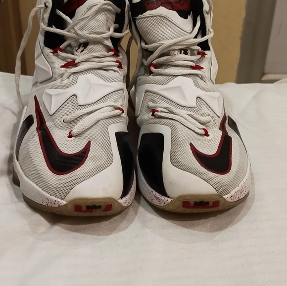 Nike LeBron James  13 Horror Flick Hypebeast. - Picture 2 of 12